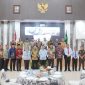 FOTO BERSAMA-Kepala Kantor Wilayah BPN Provinsi Kepulauan Riau, Nurus Sholichin foto bersama Kepala Kejaksaan Tinggi Kepulauan Riau, J. Devy Sudarso, Kepala Kantor Wilayah Kementerian Agama Provinsi Kepulauan Riau, Dr. H. Zoztafia dan Pejabat Kabupaten / Kota. (Foto Doc. BPN Kepri).